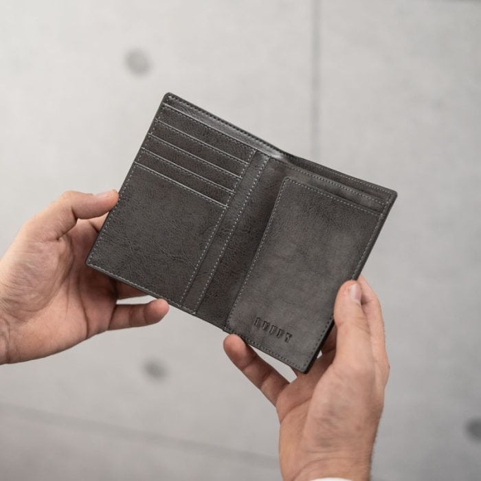 Oslo Passport Wallet - Image 5